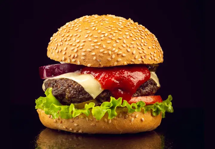 Jak podgrzać gotowe bułki do hamburgerów, aby były idealne?