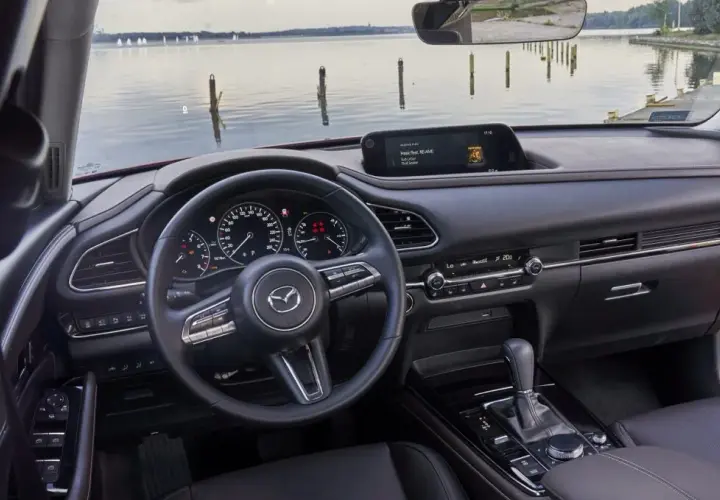 Wnętrze Mazda CX-30: Opinie i Recenzje Kierowców o Komforcie