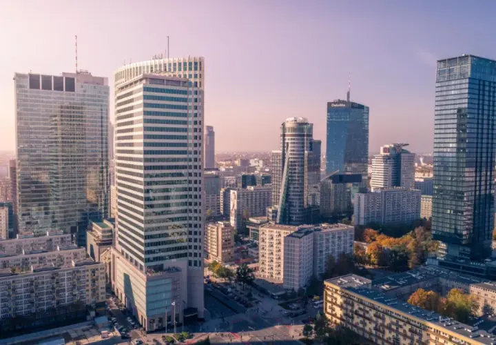 Dlaczego coraz więcej firm wybiera wirtualne biuro w Warszawie? Oszczędności to tylko jedna z przyczyn