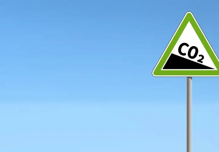 Czy opłaty za emisję CO2 zrujnują Twój biznes? Zasady, stawki i wpływ na gospodarkę