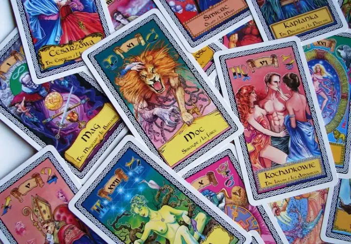 Jak odczytywać karty tarota: proste techniki i interpretacje dla każdego