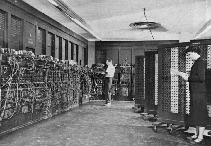 W którym roku wynaleziono komputer? Odkryj jego fascynującą historię