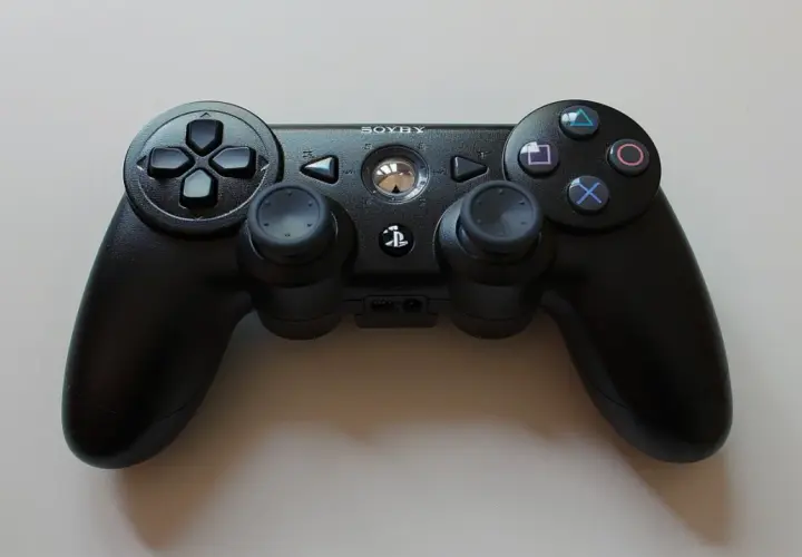 Oryginalny pad PS3: Jak odróżnić od podróbki? Oto nasz poradnik
