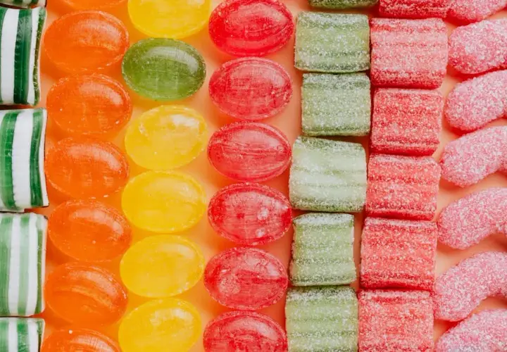 Dino słodycze: Co warto wiedzieć o dostępnych produktach?