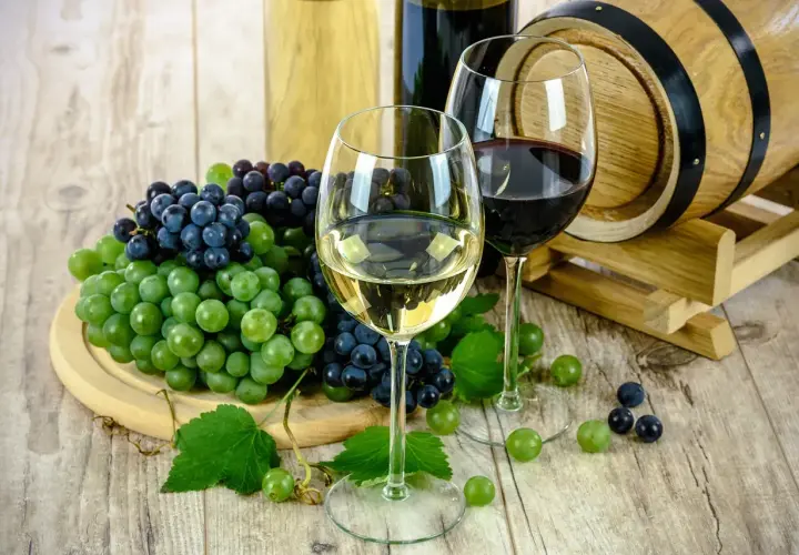 Jak zrobić wino wytrawne – krok po kroku do perfekcyjnego smaku