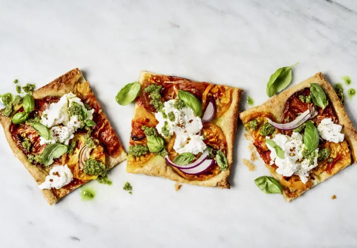 Domowy przepis na fit pizzę z patelni - oszczędź 300 kcal już dziś!