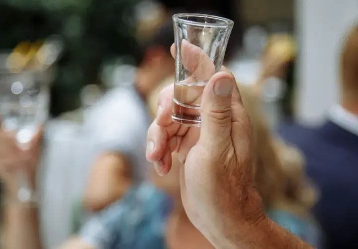 Czy po whisky jest kac? Poznaj przyczyny i sposoby na uniknięcie kaca