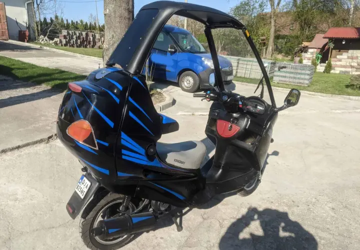 Skuter z dachem – idealne rozwiązanie na każdą pogodę i wygodny transport
