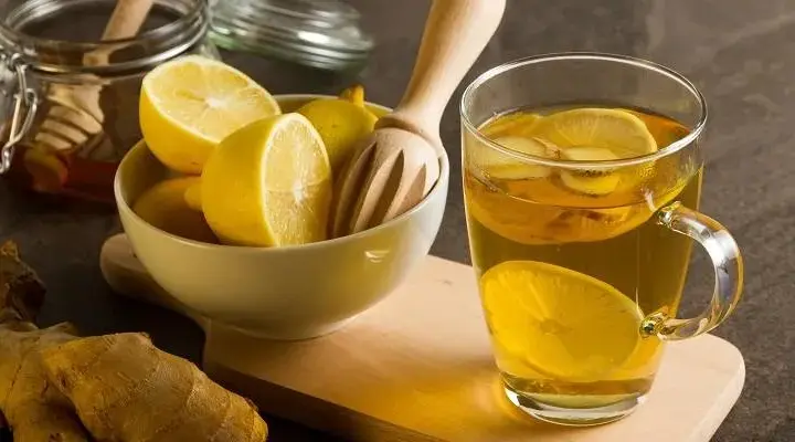 Naturalna herbata z miodem na przeziębienie: sprawdzony przepis na odporność