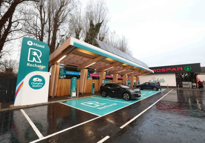 Dlaczego Twoja firma powinna rozważyć carport fotowoltaiczny?