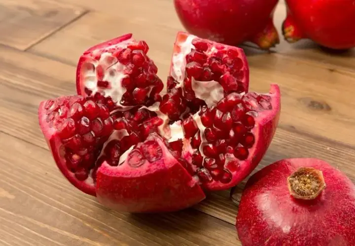Jak się kroi granat - szybki i łatwy sposób na przygotowanie granata