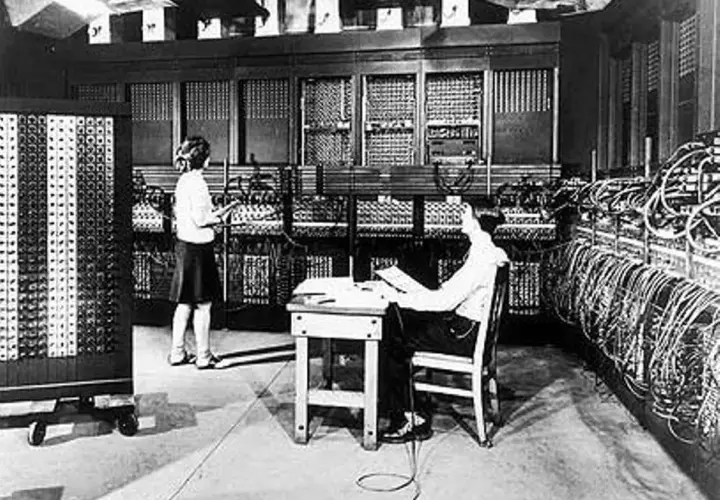 Kiedy powstał HTML? Historia, która zmieniła internet na zawsze