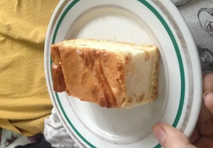 Ile kalorii ma kawałek sernika: kompletny poradnik z tabelą kalorii