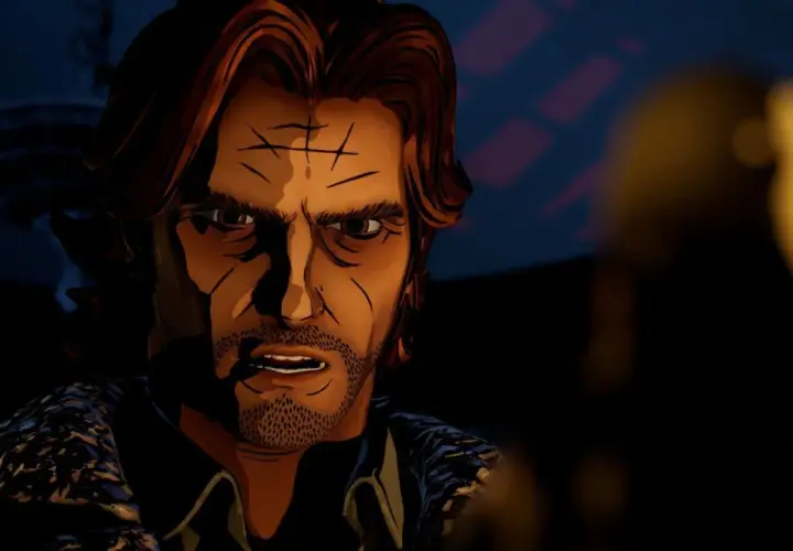 Bigby Wolf z The Wolf Among Us Spolszczenie, z ponurym wyrazem twarzy, w mrocznym otoczeniu.