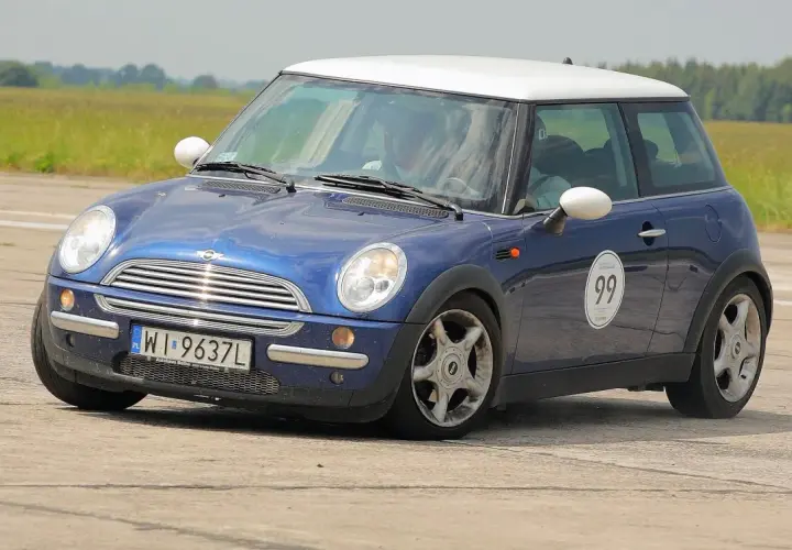 Mini Cooper R50: Ikona czy skarbonka? Przewodnik przed zakupem