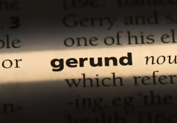 La parola "gerund" in inglese, definita come sostantivo, è evidenziata in un dizionario.