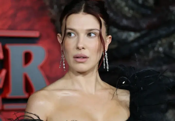 Millie Bobby Brown na premierze Stranger Things. Fani zastanawiają się, ile zarobili aktorzy Stranger Things 5.