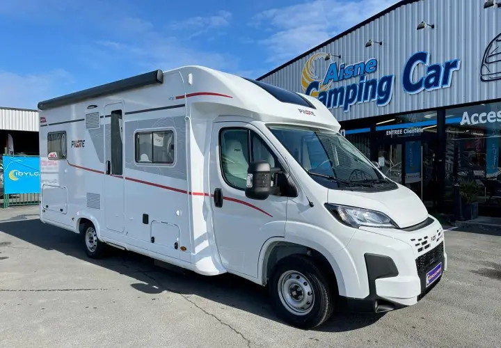 Camping-car Pilote P720 blanc, prêt pour l'aventure. Fiche technique disponible chez Aisne Camping Car.