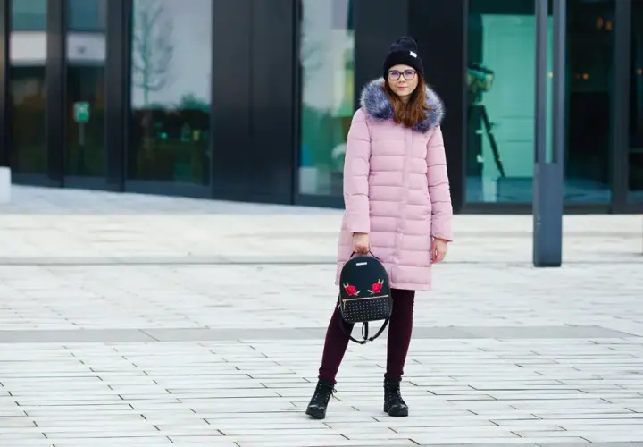 Jaką czapkę wybrać do różowej kurtki? Oto najlepsze inspiracje i porady!