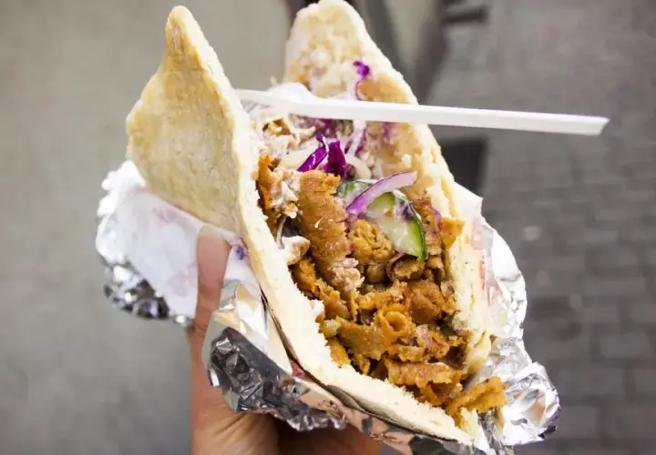 Kebab: Co to jest? Historia, składniki i sekrety popularności w Polsce