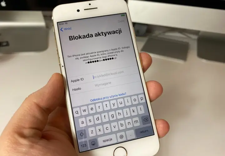 iPhone z blokadą aktywacji. To nie simlock, co to jest? To zabezpieczenie Apple ID.
