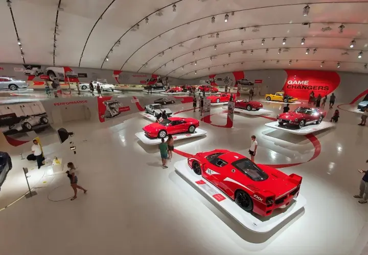 Maranello czy Modena? Które muzeum Ferrari wybrać? Poradnik