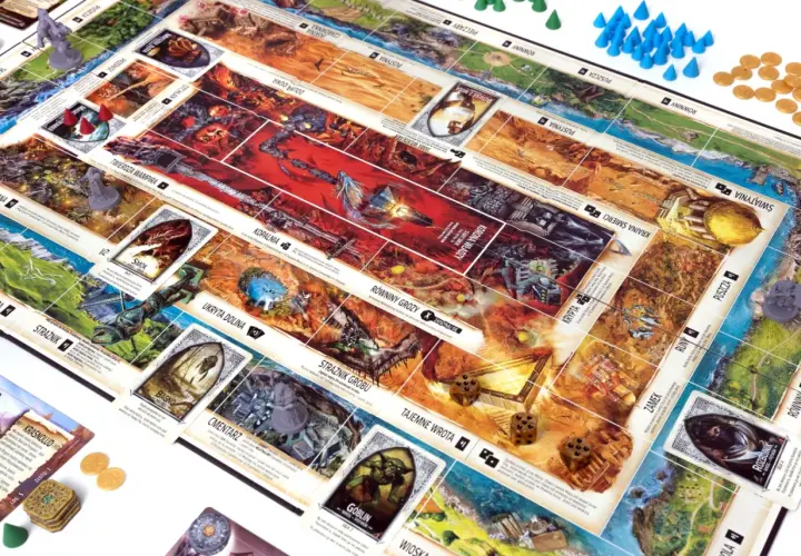 Plansza gry planszowej Talisman z kartami postaci, kostkami i żetonami.