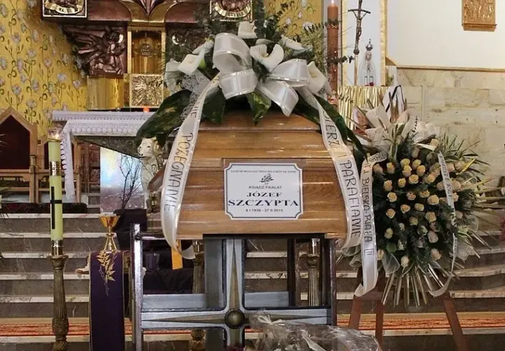 Jak ustawić trumnę w kościele zgodnie z tradycją i szacunkiem