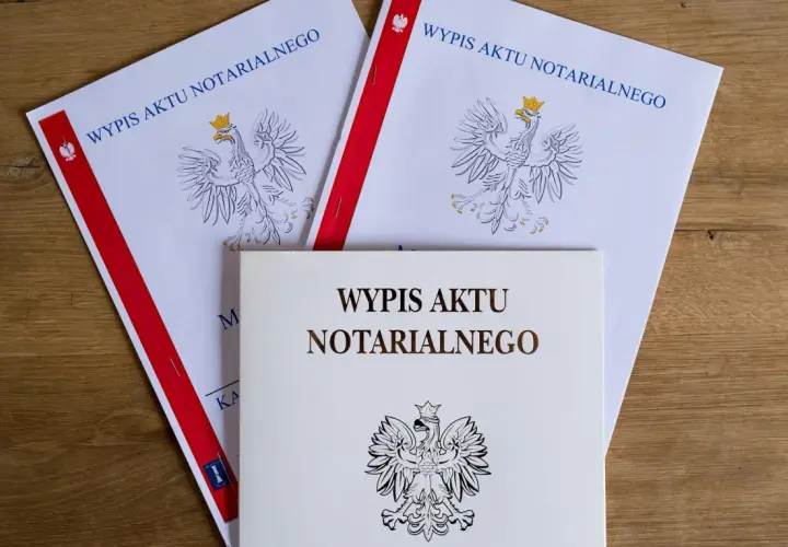 Ile bierze notariusz za akt notarialny? Przejrzyste koszty i opłaty