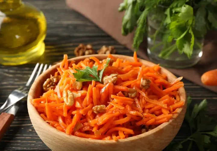 Surówka z marchewki jak z restauracji - prosty przepis na smakowitość