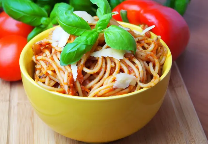 Jak zrobić spaghetti bez mięsa - proste i smaczne przepisy na dania wegetariańskie
