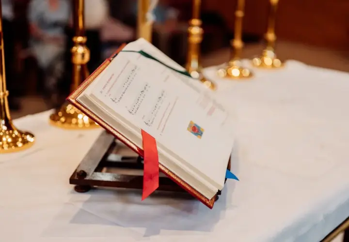 Ślub kościelny bez stresu? Przewodnik po formalnościach i dokumentach