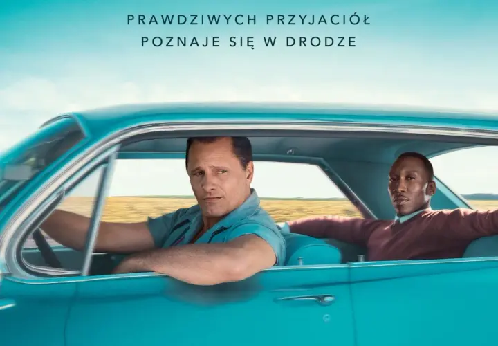 Viggo Mortensen i Mahershala Ali w filmie "Green Book". Dwóch mężczyzn w podróży, poznają się w drodze.