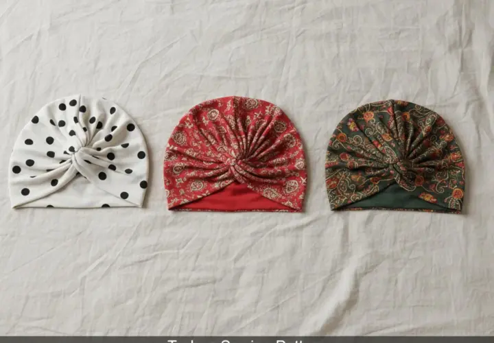 Trzy turbany dla dziewczynki: biały w czarne kropki, czerwony i zielony w orientalne wzory. Wykrój na turban dla dziewczynki.