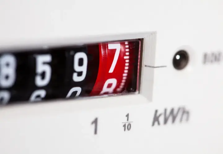 Drogi prąd 2026? Zobacz, ile kosztuje 1 kWh i jak obniżyć rachunki