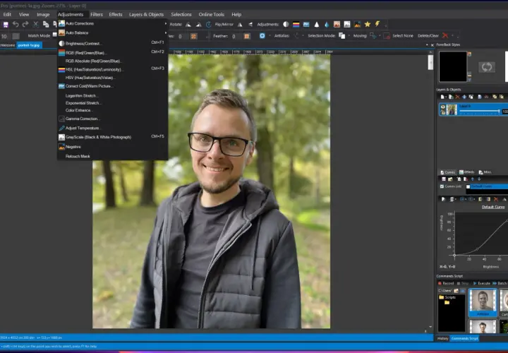 Program do edycji JPG z widocznym menu "Adjustments", gdzie można poprawić jasność, kontrast i kolory zdjęcia portretowego.