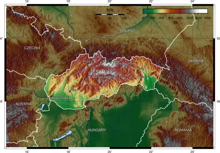 Mapa Słowacji z zaznaczonymi górami, w tym Tatrami i Gerlachowskim Szczytem. Kolory wskazują wysokość nad poziomem morza.