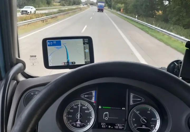 Nawigacja dla ciężarówki: Jak wybrać i nie wpaść w kłopoty?