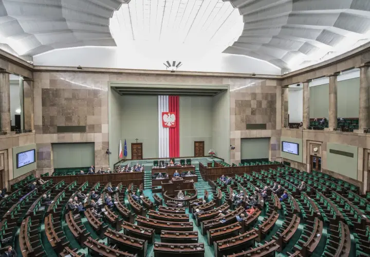 Posiedzenie Sejmu RP. Zastanawiasz się, jak zapisać się do partii? Tu zapadają ważne decyzje.