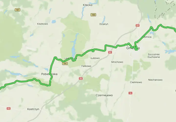 Trasa rowerowa Piastowski Trakt Rowerowy prowadzi przez malownicze tereny Wielkopolski, mijając Gniezno, Swarzędz i inne miejscowości.