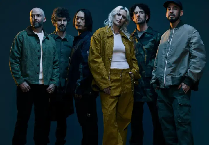 Sześciu członków zespołu, w tym wokalistka, pozuje do zdjęcia. Fani Linkin Park Polska z pewnością rozpoznają swoich idoli.