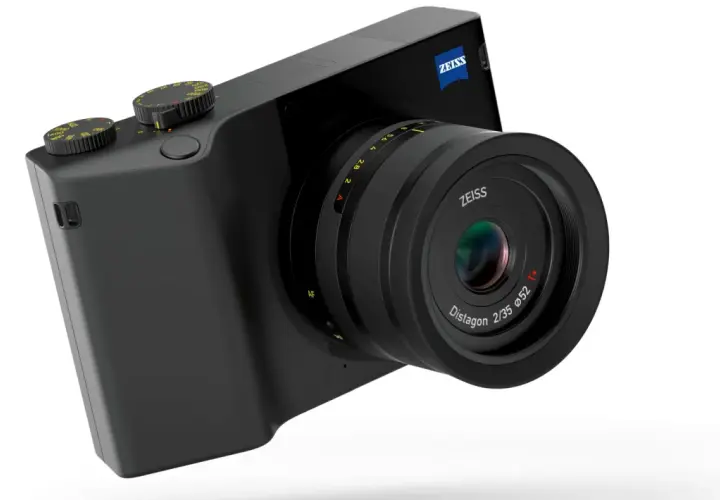 Elegancki aparat Zeiss ZX1 z obiektywem Distagon 2/35.