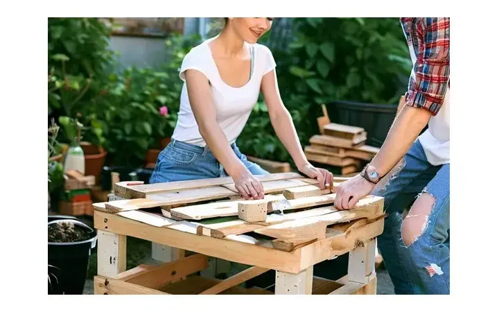 Jak zrobić krzesło z desek? Przewodnik DIY krok po kroku