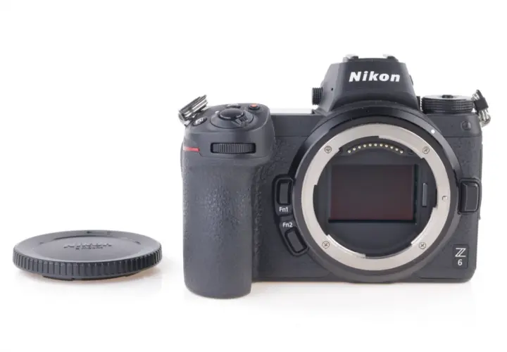 Nikon Z6 – nowoczesny bezlusterkowiec, który wyznacza nowe standardy w porównaniu do tradycyjnej lustrzanki.