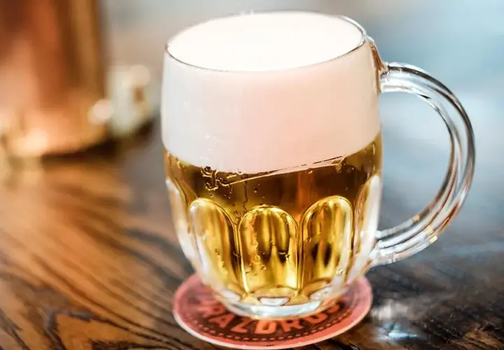 Jakie są piwa? Odkryj różnorodność smaków i rodzajów piw