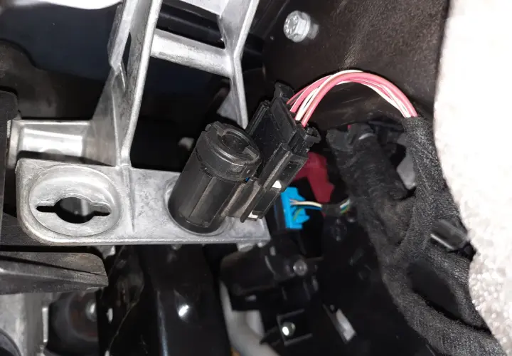 Wszystkie objawy uszkodzonego czujnika położenia sprzęgła w Audi A4 B6