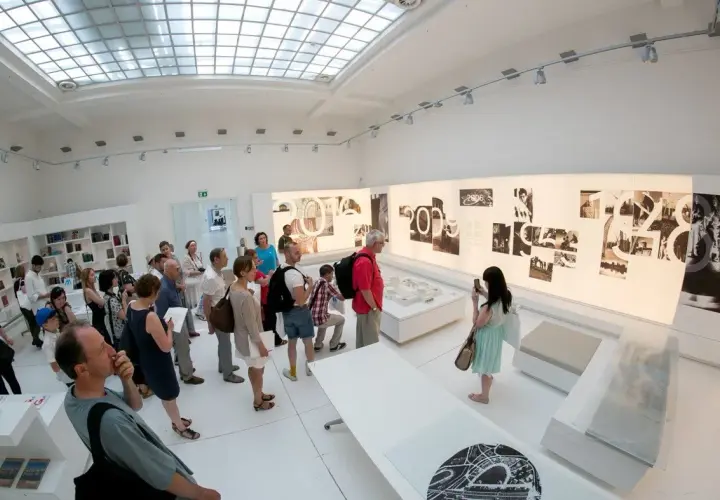 Pawilonu Czterech Kopuł muzeum sztuki współczesnej – historia i wystawy