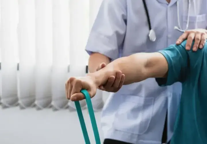 Lekarz rehabilitacji wystawi L4? Tak! Poznaj zasady i prawa
