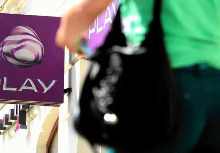 Czy można odstąpić od umowy zawartej w salonie Play? Sprawdź swoje prawa