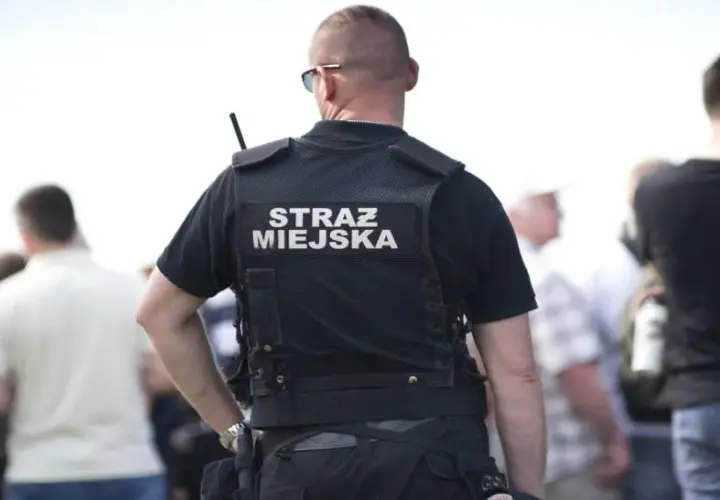 Umundurowanie straż miejska - szczegóły i regulacje, które musisz znać
